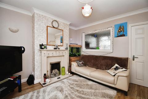 2 bedroom terraced house for sale, County Road South, Hull