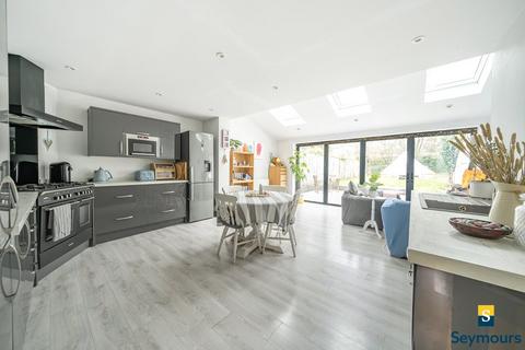 89 Charlock Way, Guildford, GU1 1XY