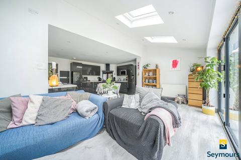 89 Charlock Way, Guildford, GU1 1XY
