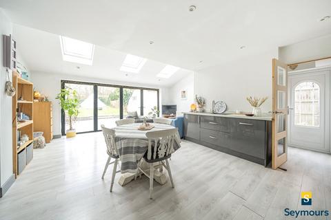 89 Charlock Way, Guildford, GU1 1XY