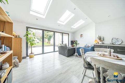 89 Charlock Way, Guildford, GU1 1XY