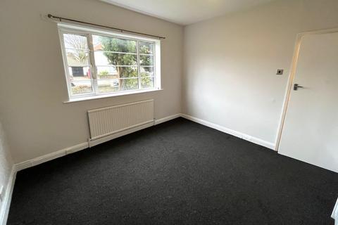 2 bedroom flat to rent, Sandringham Drive, Leeds