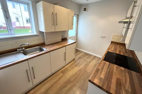 2 bedroom flat to rent, Sandringham Drive, Leeds