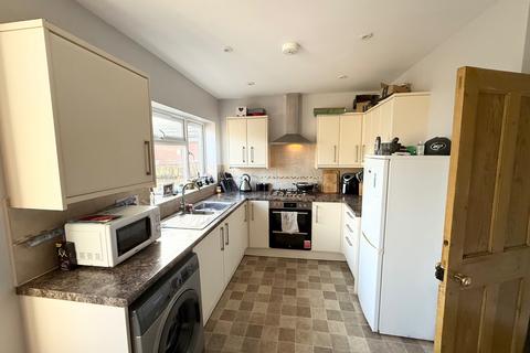 3 bedroom semi-detached house to rent, Ipswich IP4