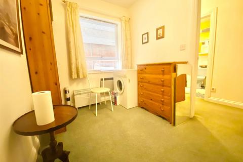 2 bedroom maisonette to rent, Woodbury Court, Jouldings Lane, Reading, Berkshire, RG7