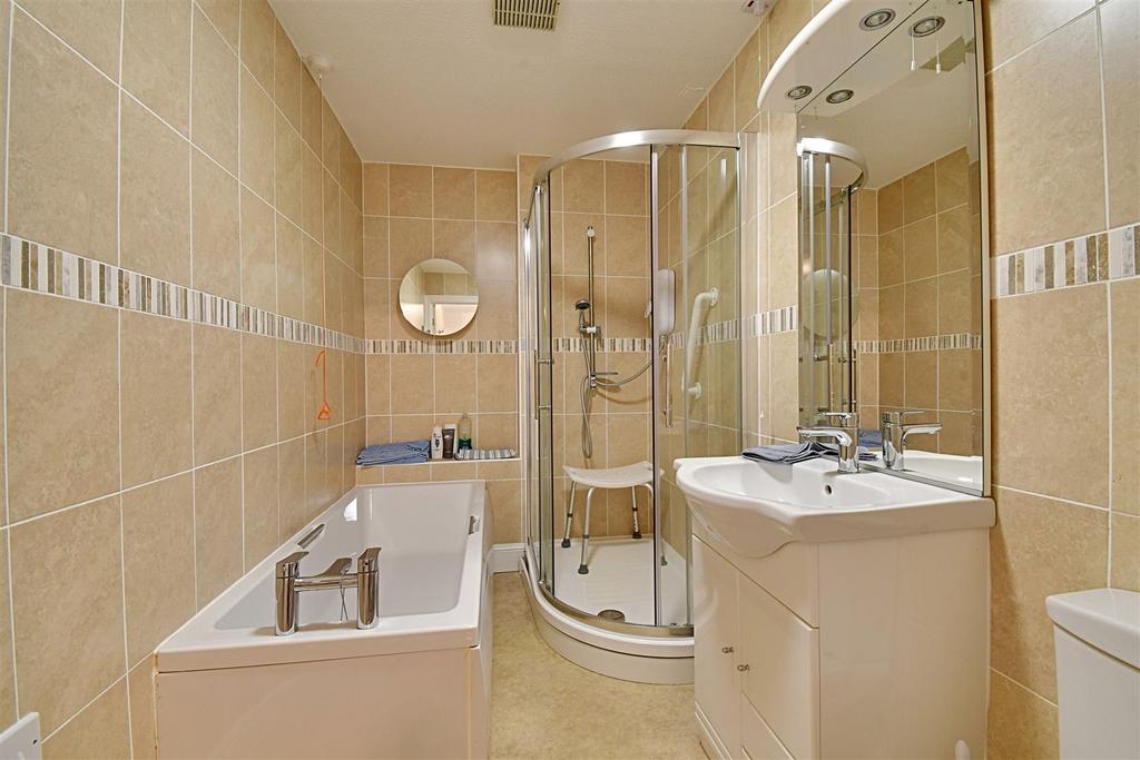 Bathroom 1.jpg