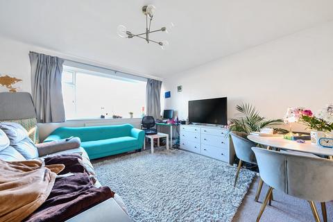 2 bedroom apartment for sale, Royal Court, Deer Park Close, Kingston upon Thames