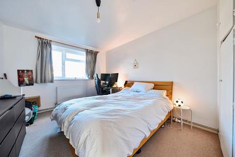 2 bedroom apartment for sale, Royal Court, Deer Park Close, Kingston upon Thames