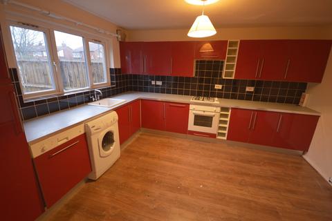 3 bedroom terraced house to rent, Cumbrae Gardens, Salford,