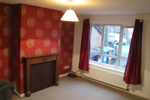 3 bedroom terraced house to rent, Cumbrae Gardens, Salford,