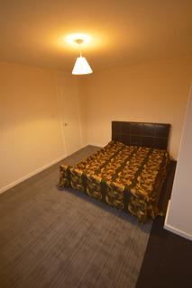 3 bedroom terraced house to rent, Cumbrae Gardens, Salford,