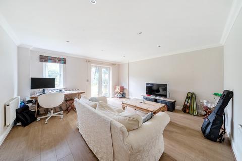 2 bedroom apartment for sale, Cumbria Court, Windermere Way, Reigate