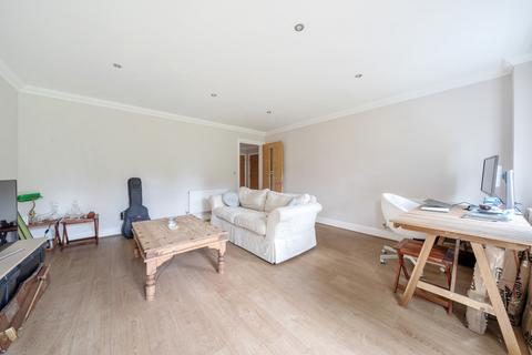 2 bedroom apartment for sale, Cumbria Court, Windermere Way, Reigate