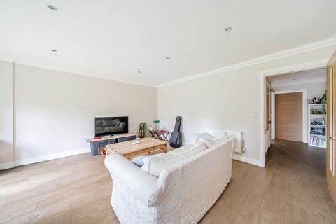 2 bedroom apartment for sale, Cumbria Court, Windermere Way, Reigate