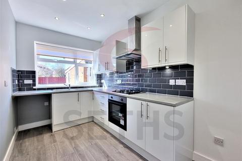 3 bedroom semi-detached house to rent, Hawthorn Avenue, Leicester LE4