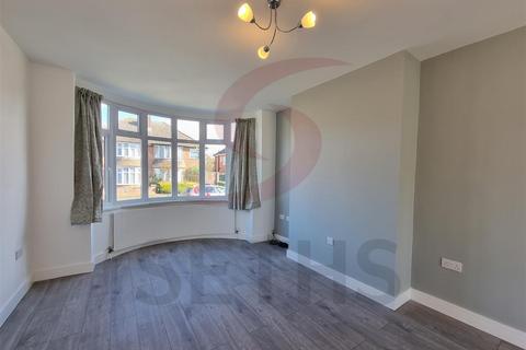 3 bedroom semi-detached house to rent, Hawthorn Avenue, Leicester LE4