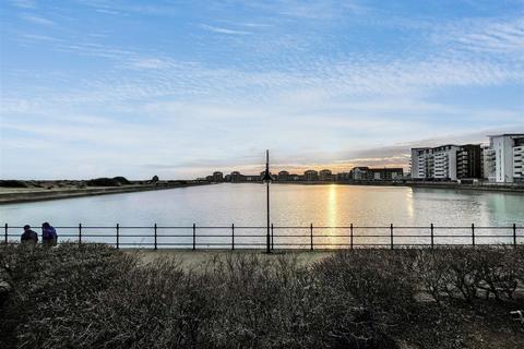 2 bedroom flat for sale, Macquarie Quay, Eastbourne