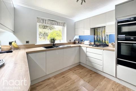 16 Gore Lane, Rayne, Braintree, CM77 6TU