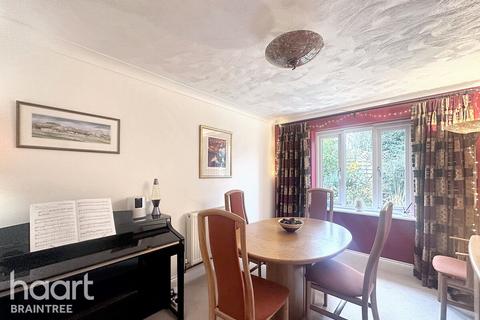 16 Gore Lane, Rayne, Braintree, CM77 6TU