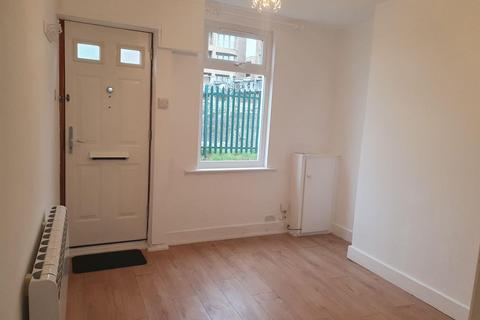 2 bedroom house to rent, Railway Road, Newbury