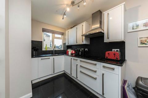 1 bedroom flat for sale, Galsworthy Road, Kingston Upon Thames KT2