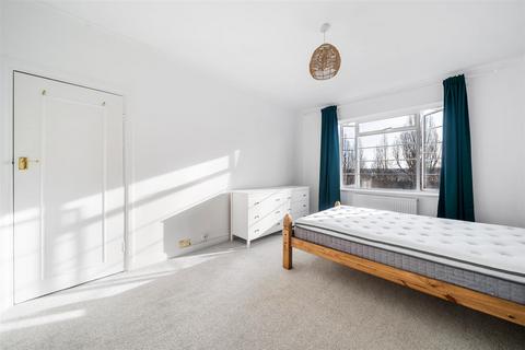 2 bedroom flat for sale, Wyke Road, Raynes Park SW20