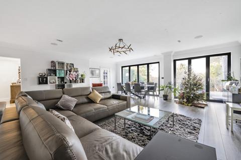 34 Heathcroft, London, W5 3EZ