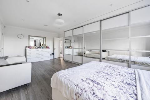 34 Heathcroft, London, W5 3EZ