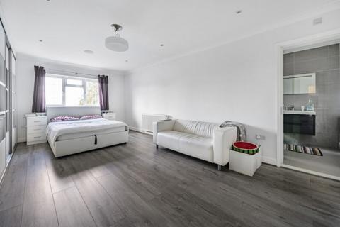 34 Heathcroft, London, W5 3EZ