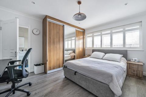 34 Heathcroft, London, W5 3EZ