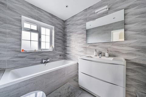 34 Heathcroft, London, W5 3EZ