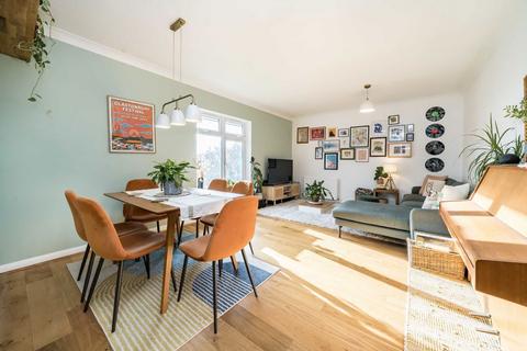 3 bedroom flat for sale, Leithcote Path, London SW16