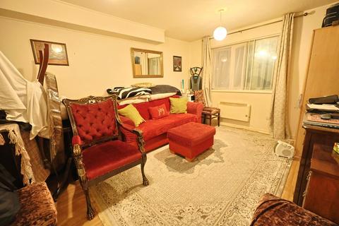 1 bedroom flat for sale, Springwood Crescent, Edgware, Greater London, HA8