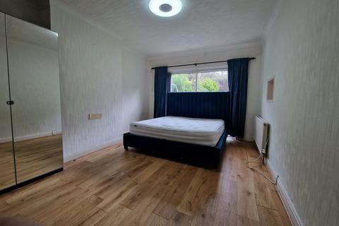 1 bedroom in a house share to rent, Oakington Manor Drive, Wembley, Greater London, HA9