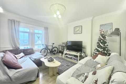 3 bedroom apartment to rent, Ouseley Road, London SW12