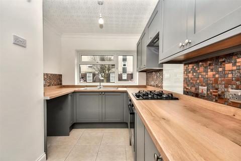 3 bedroom end of terrace house for sale, Latimer Road, Eastbourne