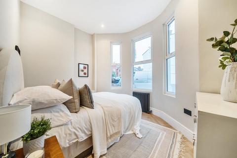 3 bedroom flat for sale, Swaffield Road, Earlsfield