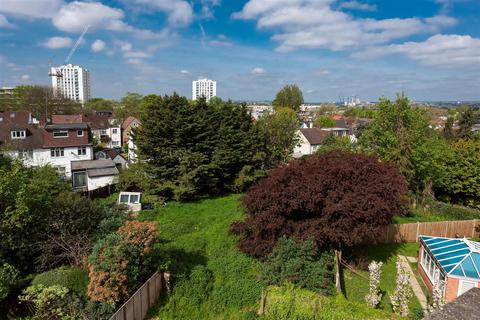 3 bedroom apartment for sale, West Heath Place, NW11