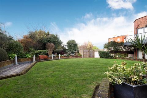 3 bedroom apartment for sale, West Heath Place, NW11