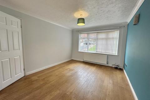 3 bedroom semi-detached house to rent, Queensway, Castle Donington DE74