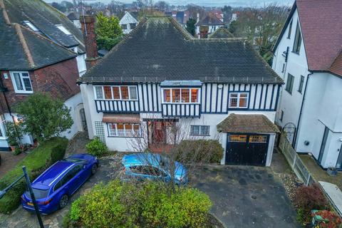 4 bedroom detached house for sale, HALL PARK AVENUE, Chalkwell