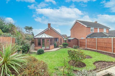 3 bedroom bungalow for sale, Connaught Close, Worcester