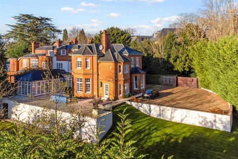 6 bedroom house to rent, London Road, Ascot