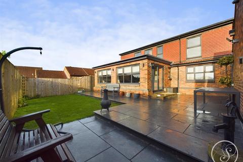 4 bedroom detached bungalow for sale, Field End Garth, Leeds