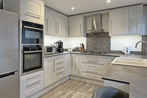 8 Fairlynch Close, Braunton, EX33 1JB