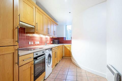 3 bedroom flat to rent, Manchester Road, London E14