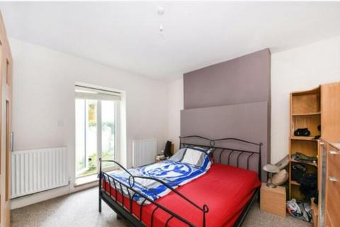 2 bedroom flat to rent, Thorney Hedge Road, London, W4