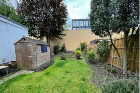 2 bedroom flat to rent, Thorney Hedge Road, London, W4