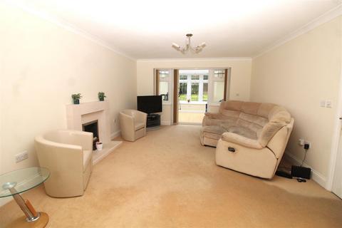 19 Anthorne Close, Potters Bar, EN6 1RW