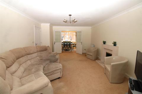 19 Anthorne Close, Potters Bar, EN6 1RW